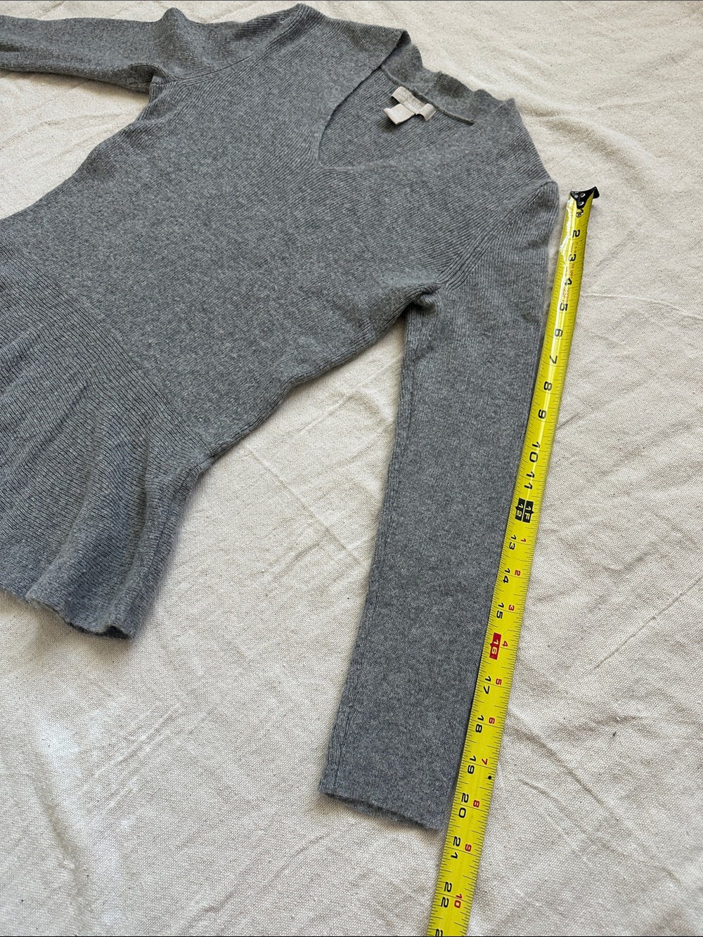 Banana Republic Grey Peplum Sweater Italian Yarn Wool Cashmere Blend - Size S - Picture 7 of 7